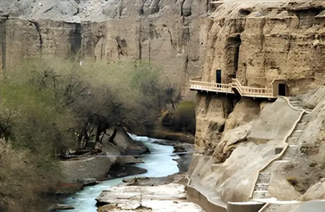 Yu Lin Grottoes