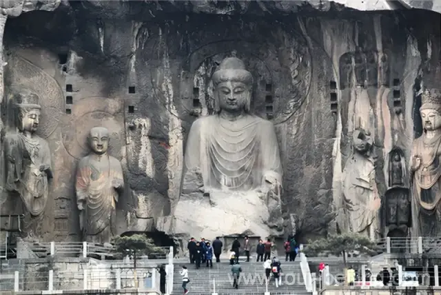 Longmen Grottoes in Luoyang