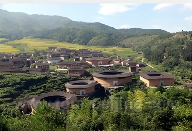 Xiamen Yongding Tulou Day Tour