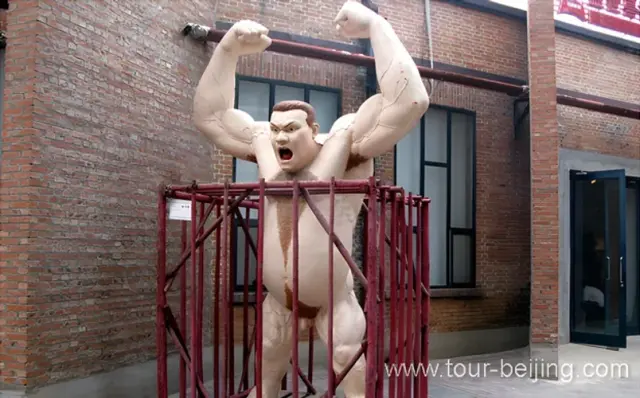 Avant garde statue
