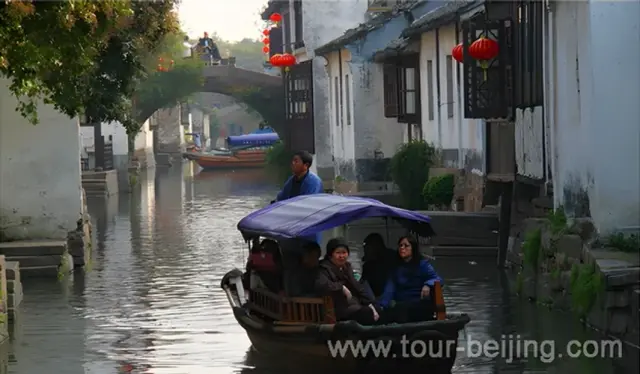 A gliding gondola