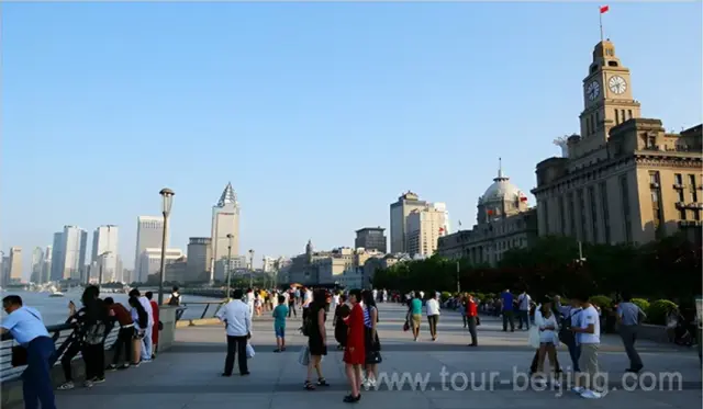 The Bund Flanked by the Concession-Era Buildings