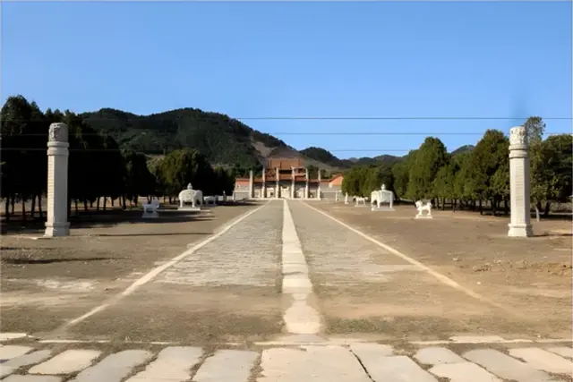 Huangyaguan Great Wall and Eastern Qing Tombs Day Tour
