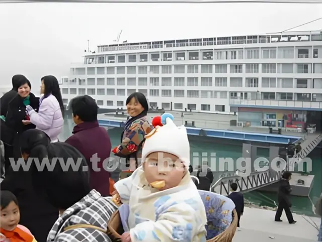 Beijing Xian Chongqing Yangtze River Yichang Shanghai 12 Day Expo Tour