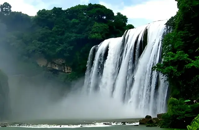 Huangguoshu Waterfall