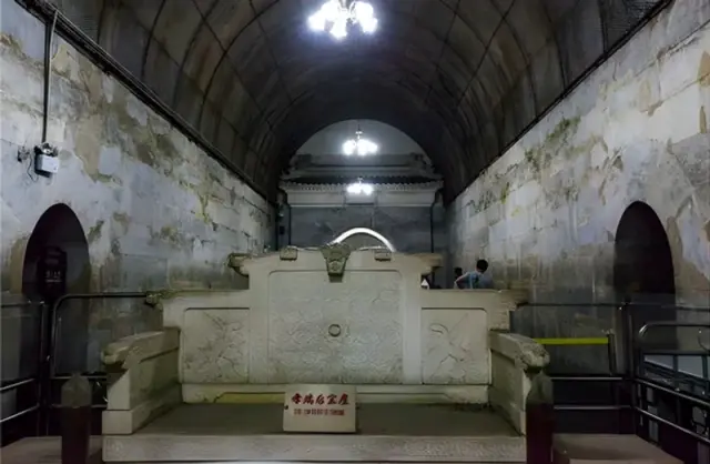 Underground Palace ( Dingling)