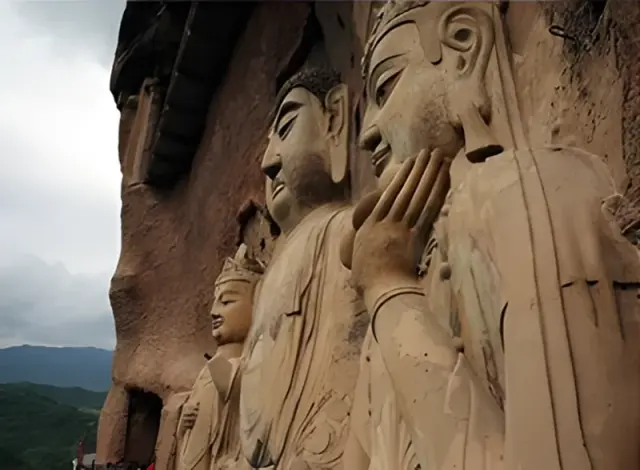 Xian Maijishan Grottoes Day Tour by Train