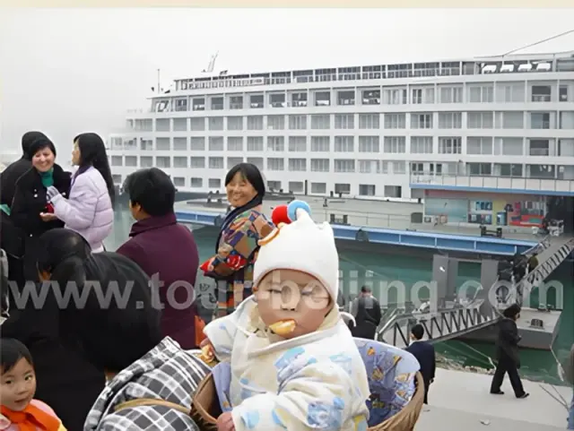 Hong Kong Guilin Yangtze River Xian Beijing 12 Day Tour