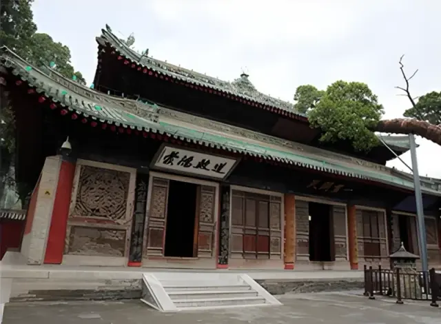 Xian Maijishan Grottoes Day Tour by Train