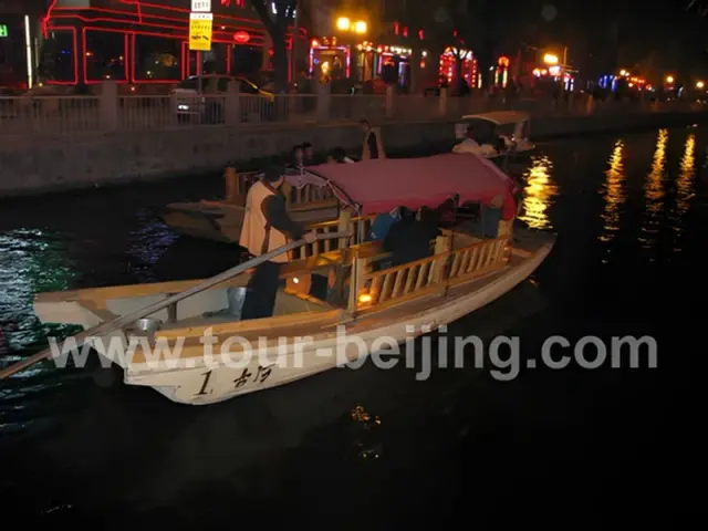 Beijing Sunset Boat Tour in Old Beijing Area
