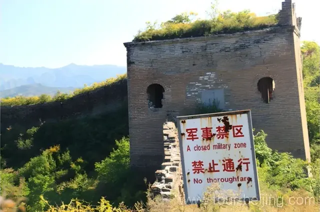Get off the wall to keep off a military zone