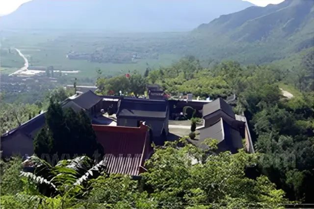 Ya Ji Shan Circuit Hiking Day Trip