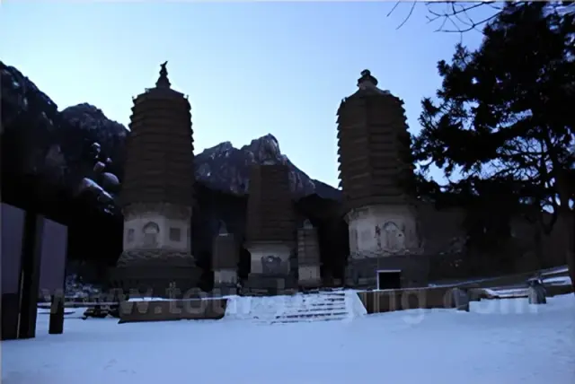 Two Village Hiking and Yinshan Pagoda Day Trip