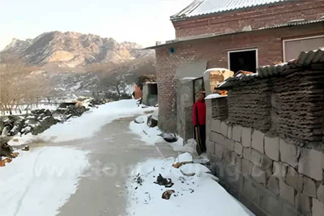 Two Village Hiking and Yinshan Pagoda Day Trip
