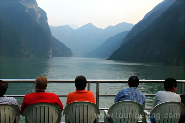 Sailing Through Wu Gorge
