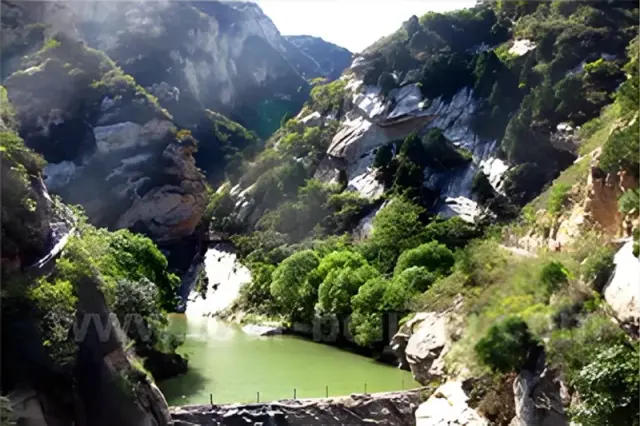 Heilongtan Valley Hiking Day Trip