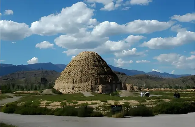 Yinchuan the Western Xia Tombs Bayanhot Town ( 110km )