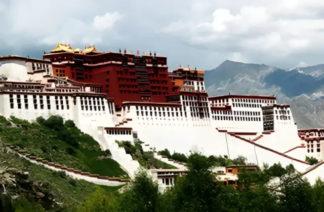 Beijing Chengdu Lhasa Shanghai 12 Day Tour