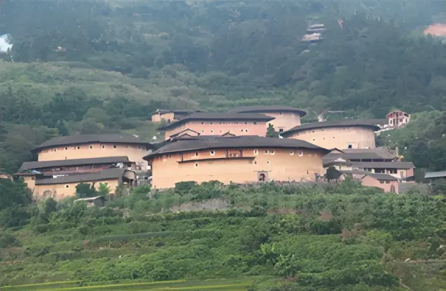 Xiamen - Nanjing - Xiamen ( visiting Hakka Tulou Buildings )