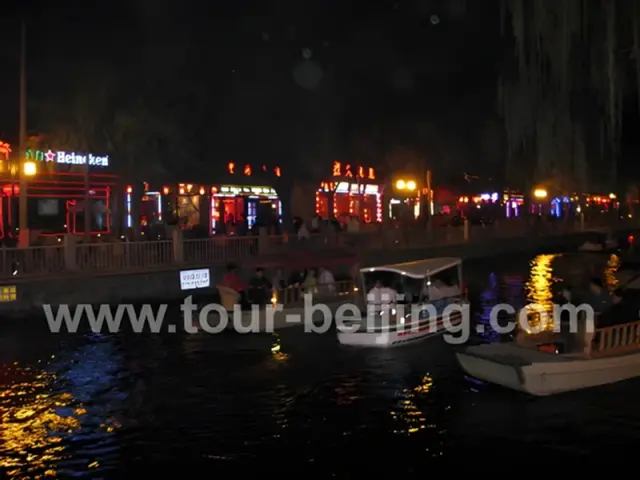Beijing Sunset Boat Tour in Old Beijing Area