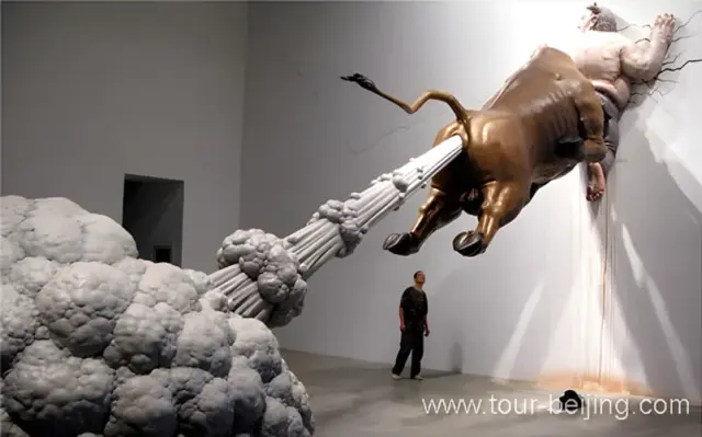 Customers at 798 Art Zone Served by Tour Beijing