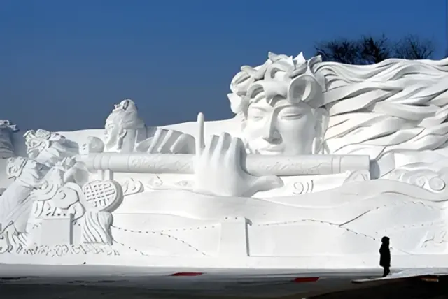 Snow Carving in the Sun Island