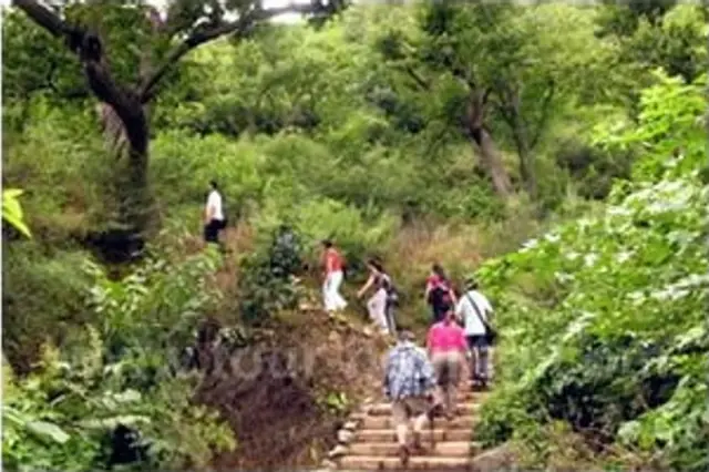 Xiao Xi Hu Circuit Hiking Day Trip