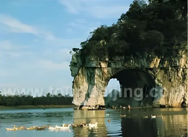 Hong Kong Guilin Yangtze River Xian Beijing 12 Day Tour