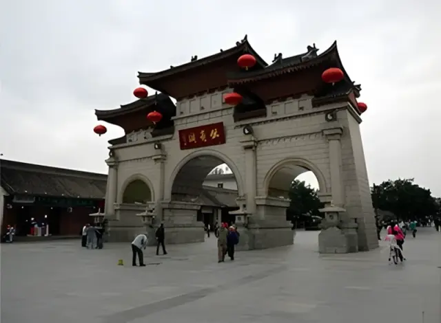 Xian Maijishan Grottoes Day Tour by Train
