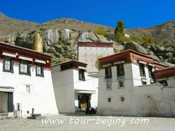 How to Visit Sera Monastery in Lhasa (Tips, Photos & Map)