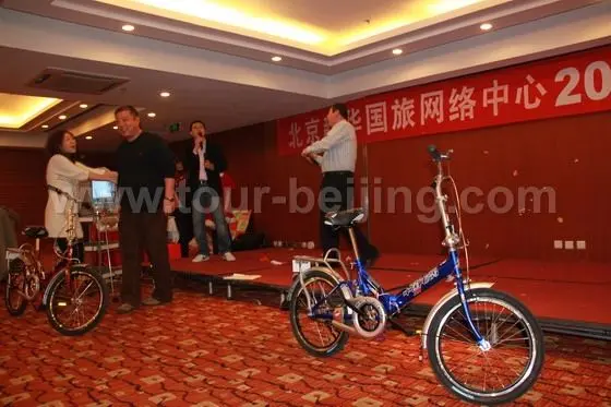 The hostess, Ms Li Xuan becomes one of the second prize winners.