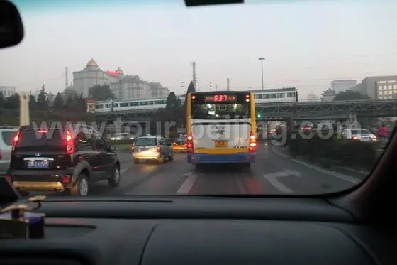 1.Early in the morning traffic in Beijing