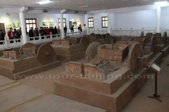 5 Pits of Chariots with horses and men buired