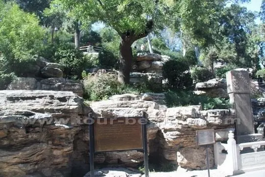 The place where Emperor Chongzhen who hanged himself