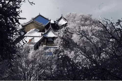 Mount Huashan in White Snow (7)