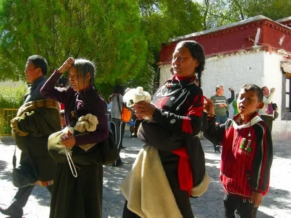 How to Visit Sera Monastery in Lhasa (Tips, Photos & Map)