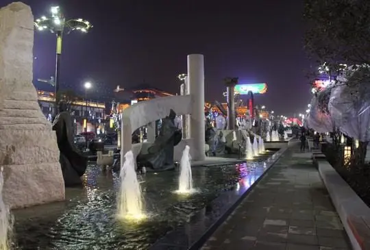 9-themed groups of statues
