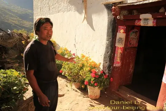 A Jiarong Tibetan man