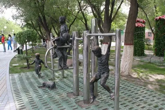 A city statue - Physical exercise