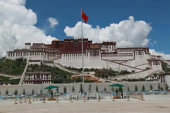 A good shot of the Potala Palace from its south square