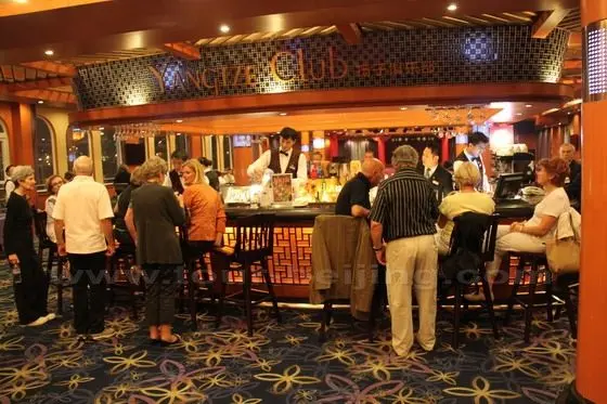 A huge ballroom called Yangtze Club. The club is the only gathering place for all guests.