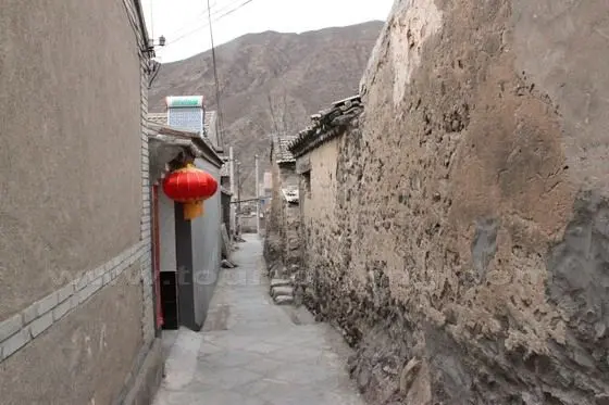 A narrow side hutong in the village.