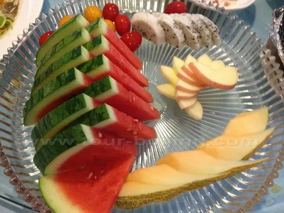 A plate of fruits