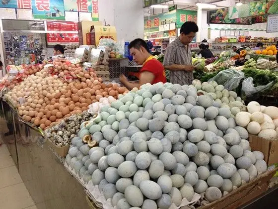 A vendor peddling eggs