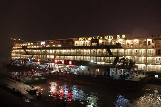 Across the floating bridge leading to the dock and enter Victoria Jenna