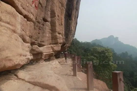 After visiting the Tian Cheng Temple, we continue to trek down the Roaring Tiger Rock.
