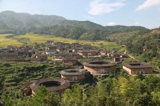 Again have a clear view of the Chuxi Tulou Cluster.