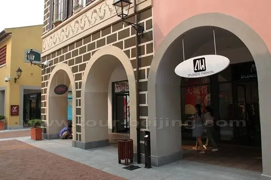 A Street lined up with reconstructed classic buildings.