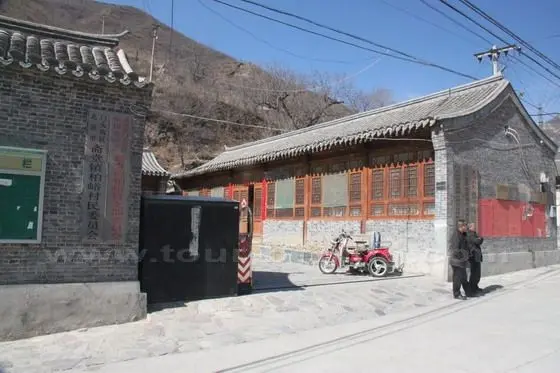 At the southern tip of the village is located the Villagers' Committee of Baiyu Village