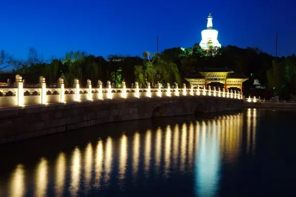 Beihai Park turns into a wonderland of lights at night